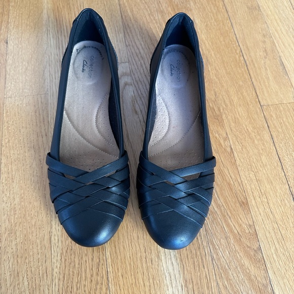 Clarks Women's Black Flats - Picture 1 of 3